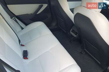 Седан Tesla Model 3 2020 в 