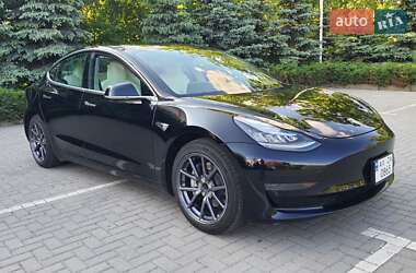 Седан Tesla Model 3 2020 в 