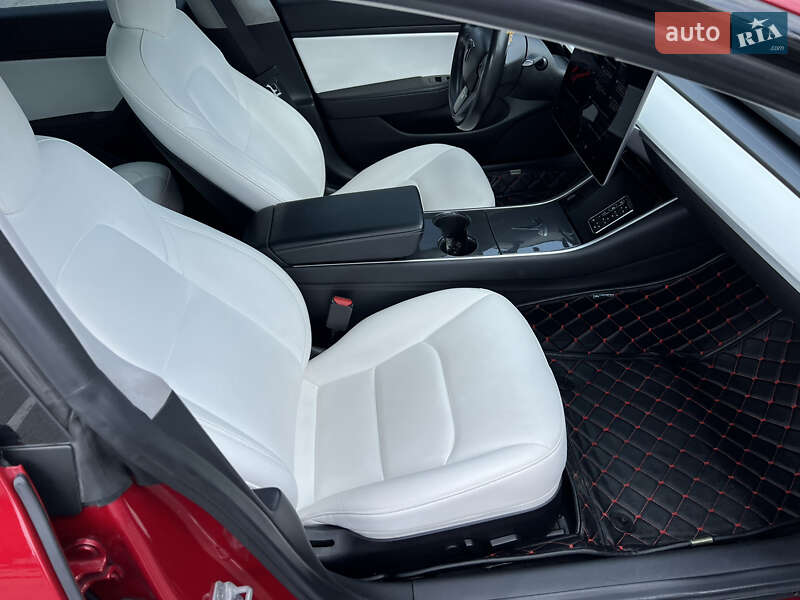 Седан Tesla Model 3 2019 в Києві