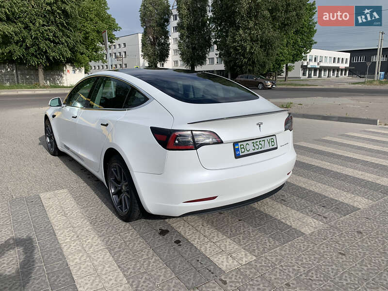 Седан Tesla Model 3 2019 в Львові