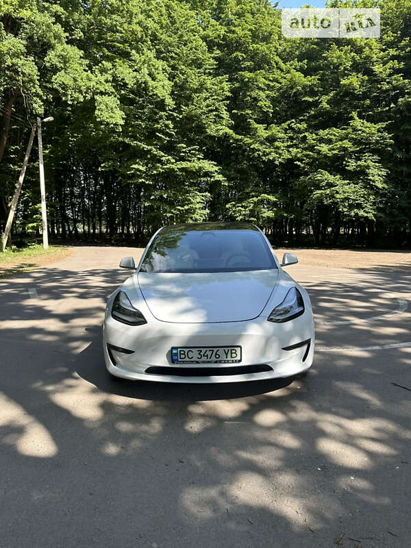 Седан Tesla Model 3 2018 в Львове