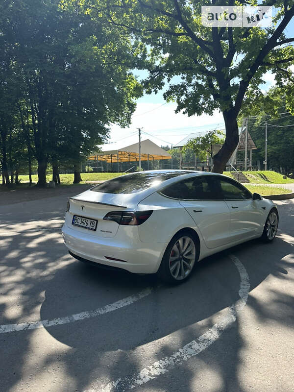 Седан Tesla Model 3 2018 в Львове