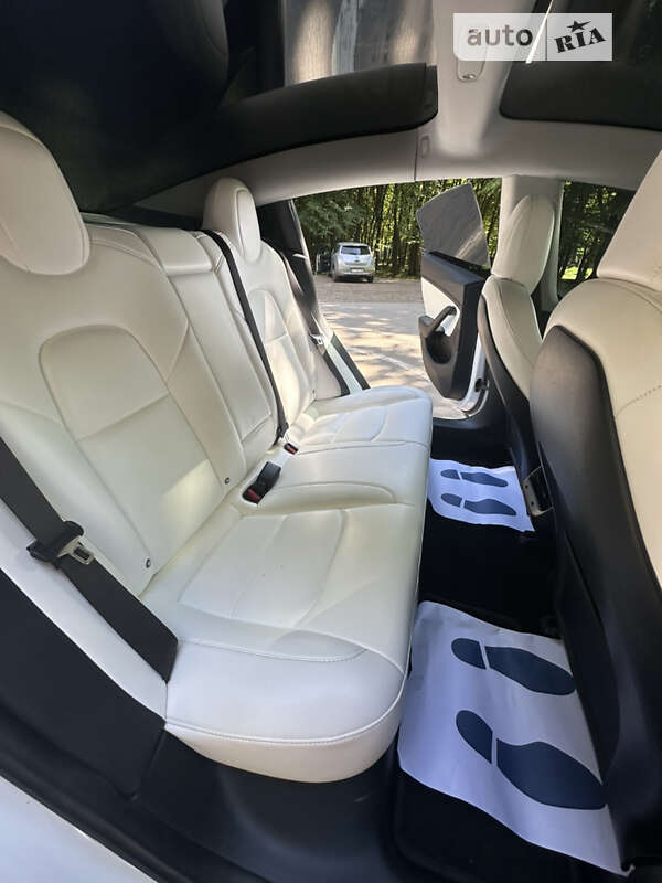 Седан Tesla Model 3 2018 в Львове