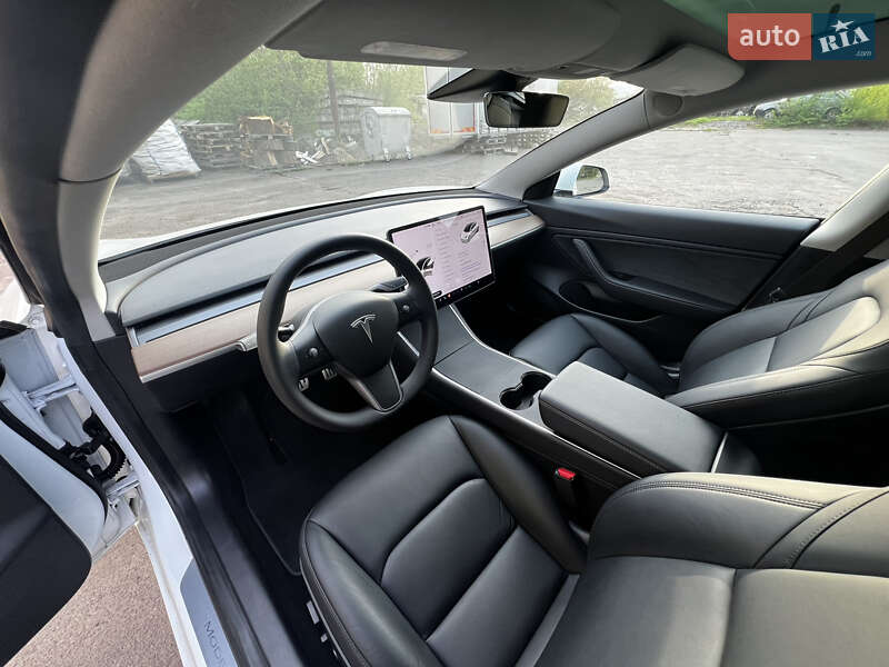 Седан Tesla Model 3 2019 в Луцке
