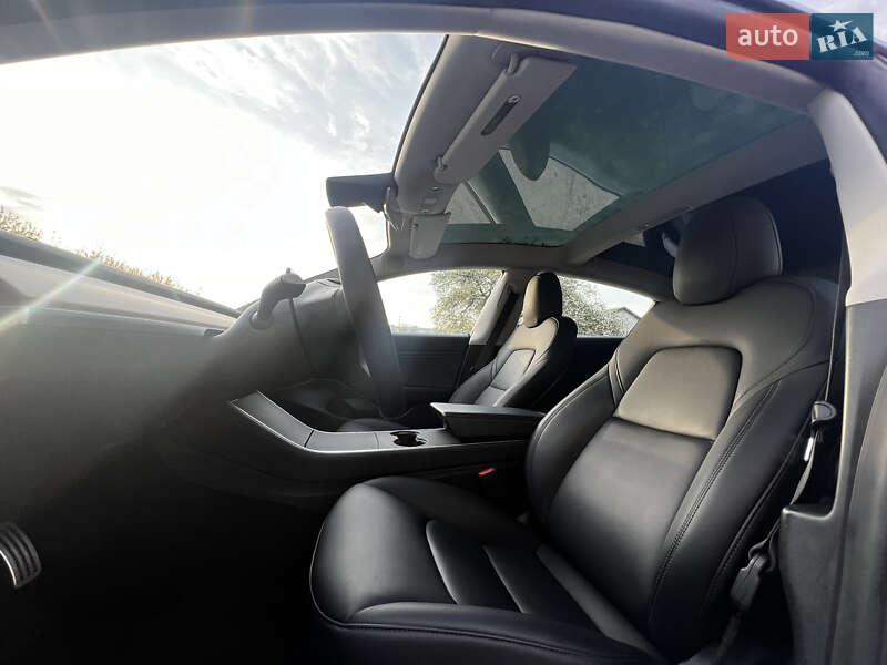 Седан Tesla Model 3 2019 в Луцке