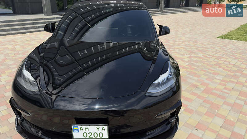 Седан Tesla Model 3 2019 в Славянске