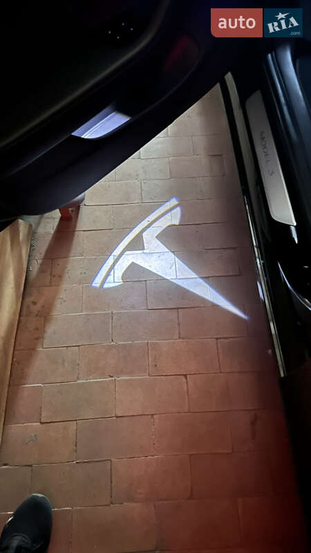 Седан Tesla Model 3 2019 в Славянске