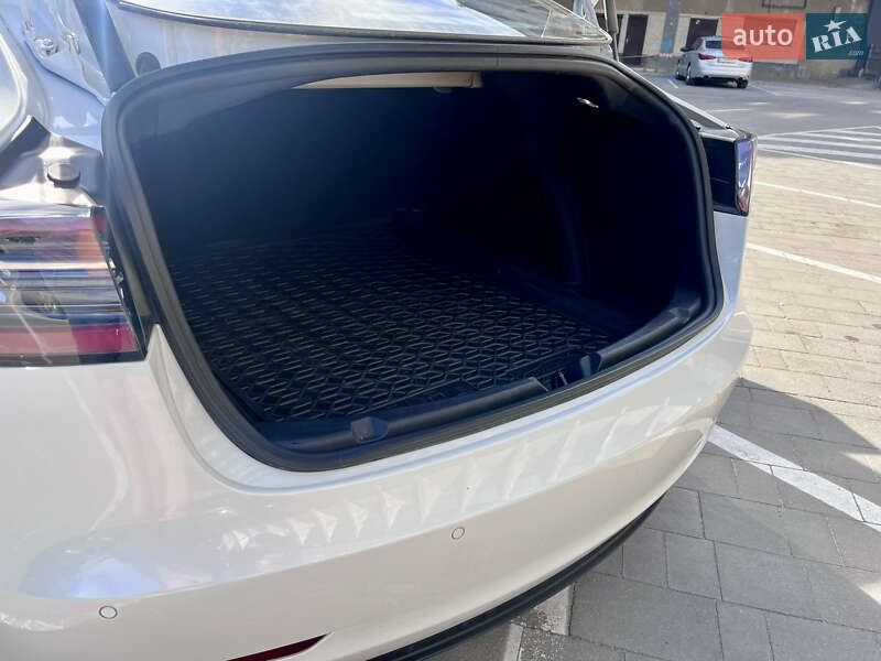 Седан Tesla Model 3 2021 в Івано-Франківську