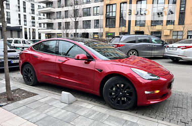 Седан Tesla Model 3 2022 в Вишневому