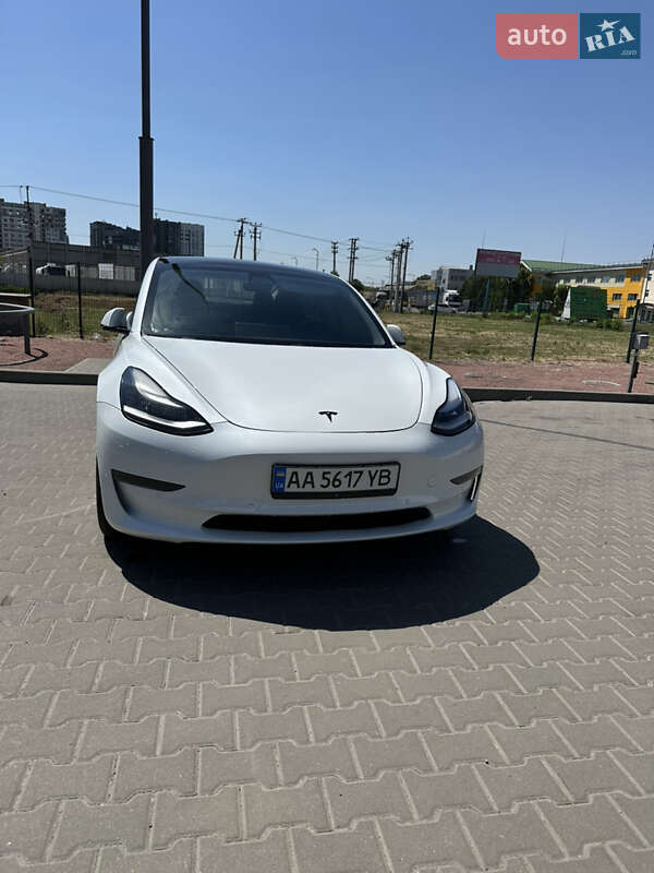 Tesla Model 3 2020