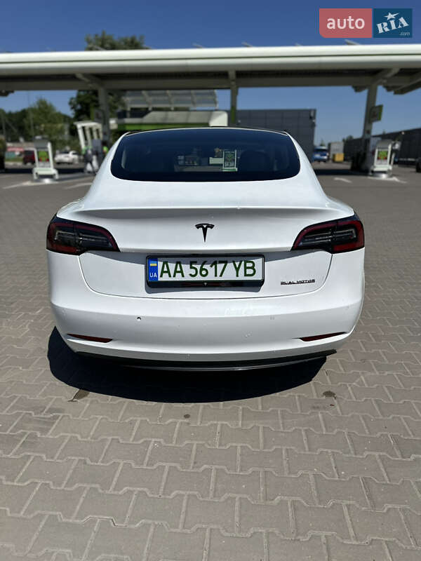 Седан Tesla Model 3 2020 в Києві