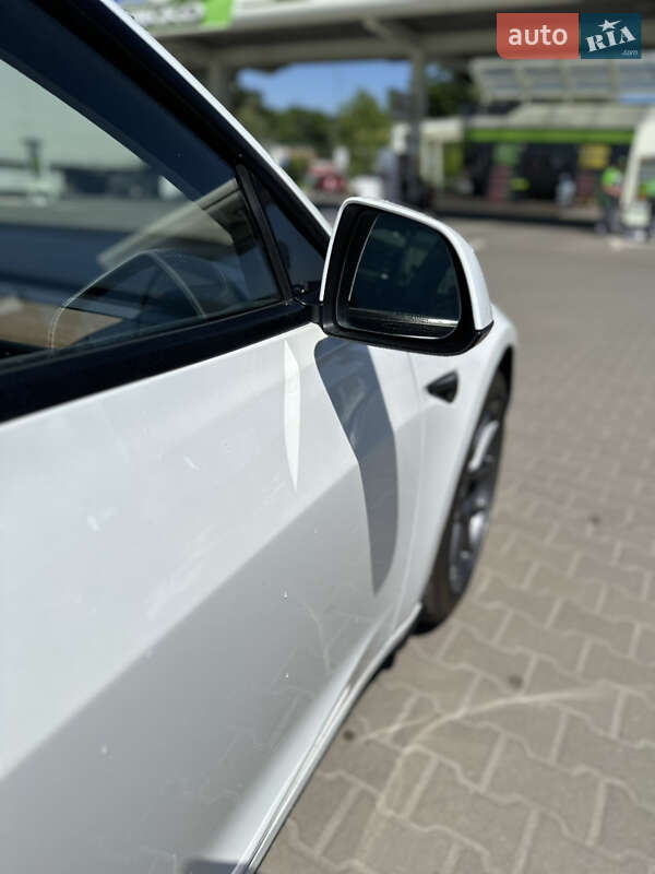 Седан Tesla Model 3 2020 в Києві