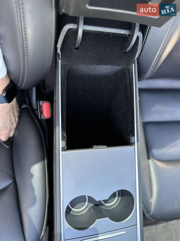 Седан Tesla Model 3 2020 в Києві