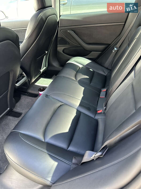 Седан Tesla Model 3 2020 в Києві