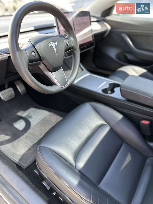 Седан Tesla Model 3 2020 в Києві