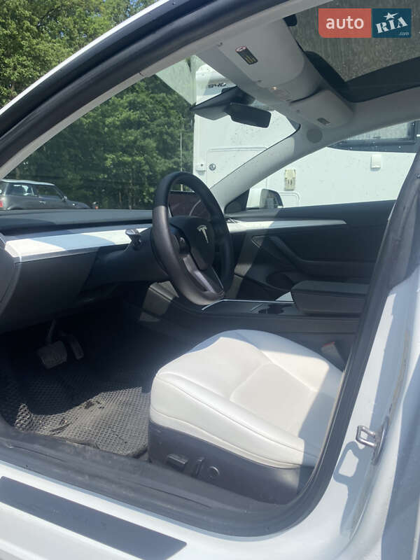 Седан Tesla Model 3 2021 в Виннице