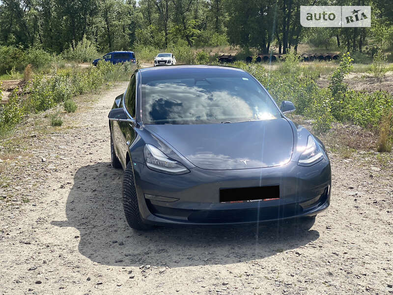 Седан Tesla Model 3 2018 в Кременчуці