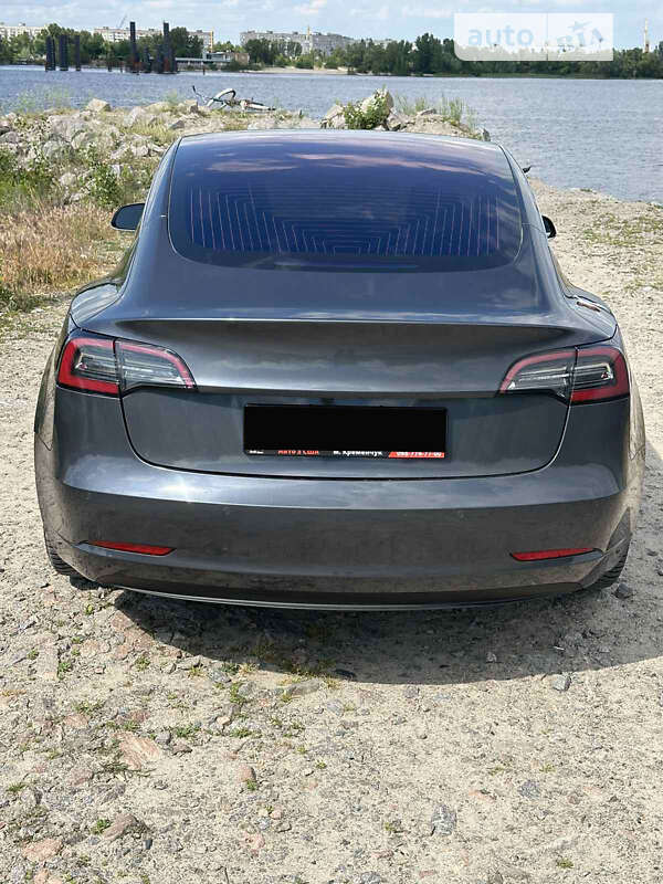 Седан Tesla Model 3 2018 в Кременчуці