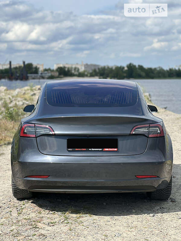 Седан Tesla Model 3 2018 в Кременчуці