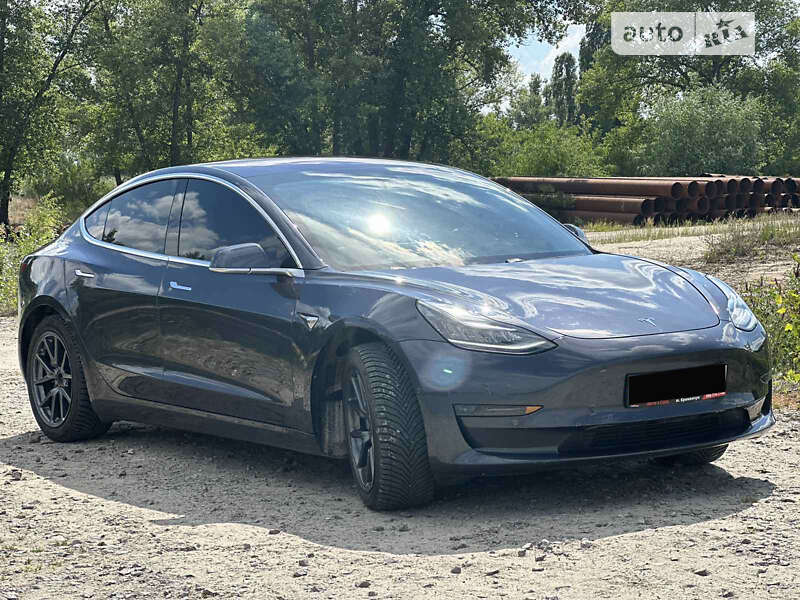 Седан Tesla Model 3 2018 в Кременчуці