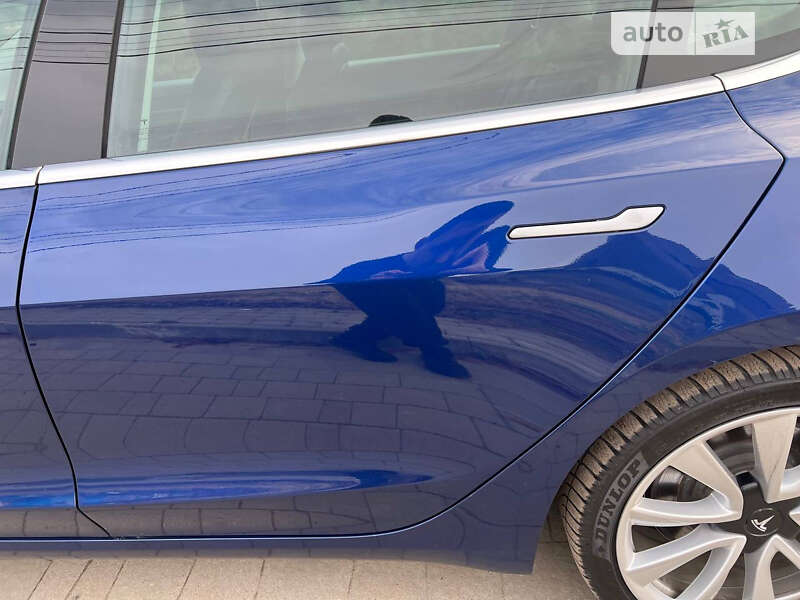 Седан Tesla Model 3 2019 в Львове