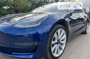 Седан Tesla Model 3 2019 в Львове