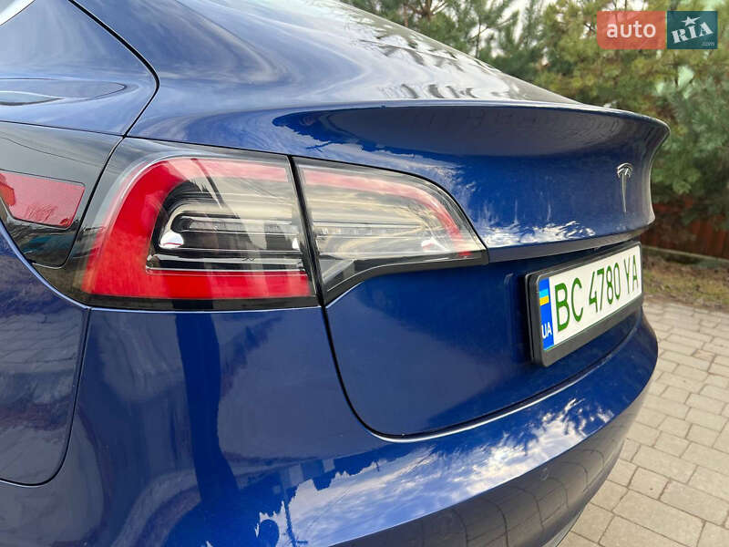 Седан Tesla Model 3 2019 в Львове
