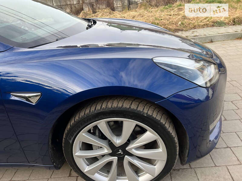 Седан Tesla Model 3 2019 в Львове