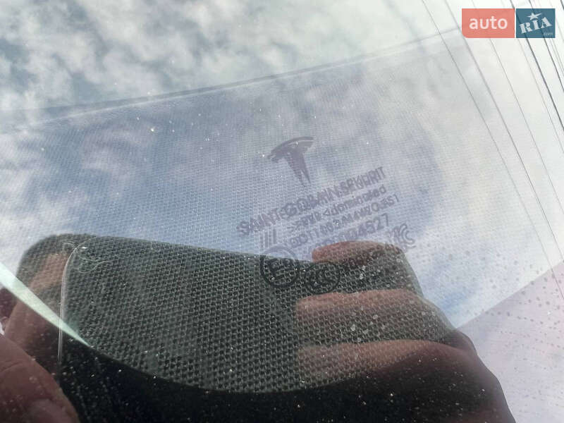 Седан Tesla Model 3 2019 в Львове