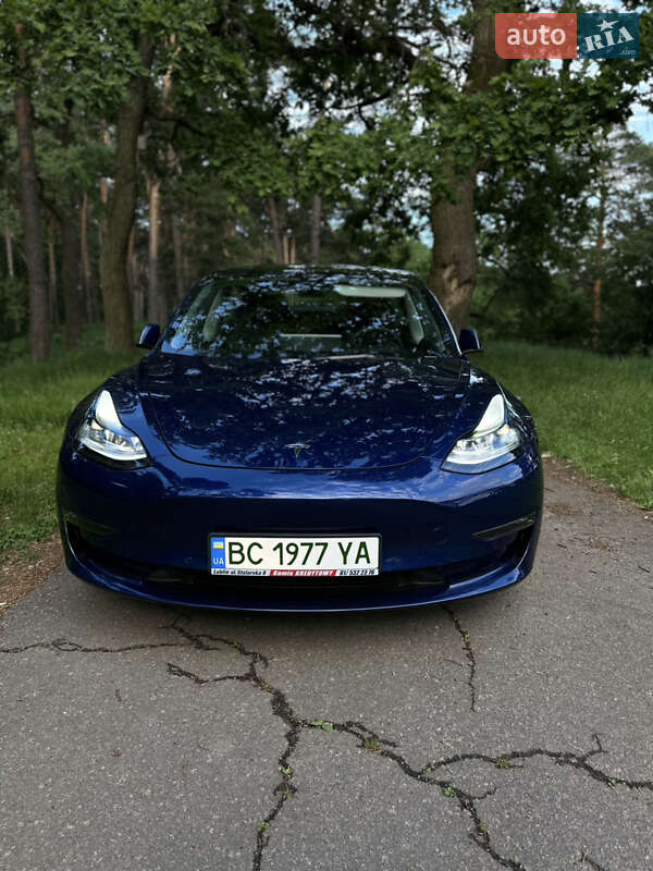 Седан Tesla Model 3 2021 в Львові