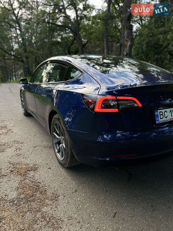 Седан Tesla Model 3 2021 в Львові