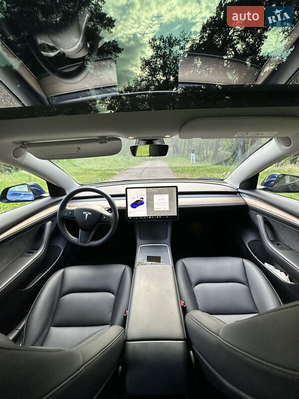 Седан Tesla Model 3 2021 в Львові