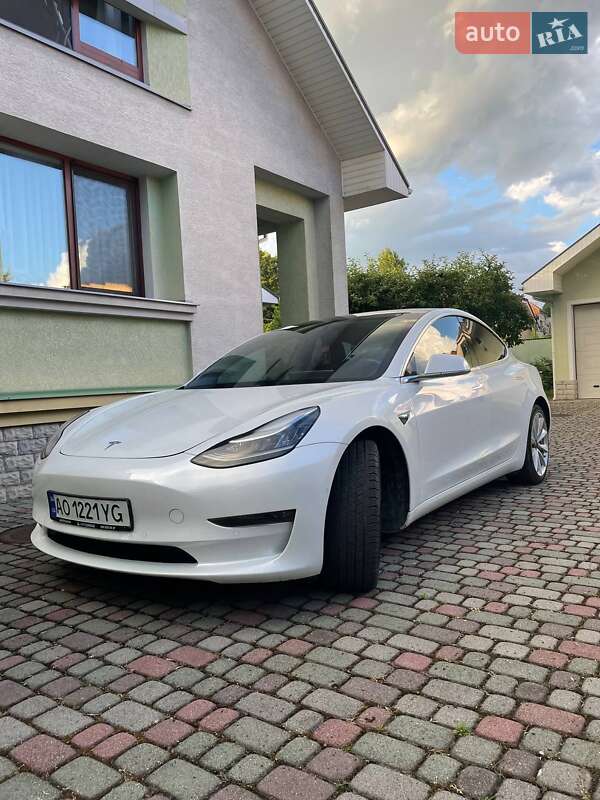 Седан Tesla Model 3 2019 в Ужгороді