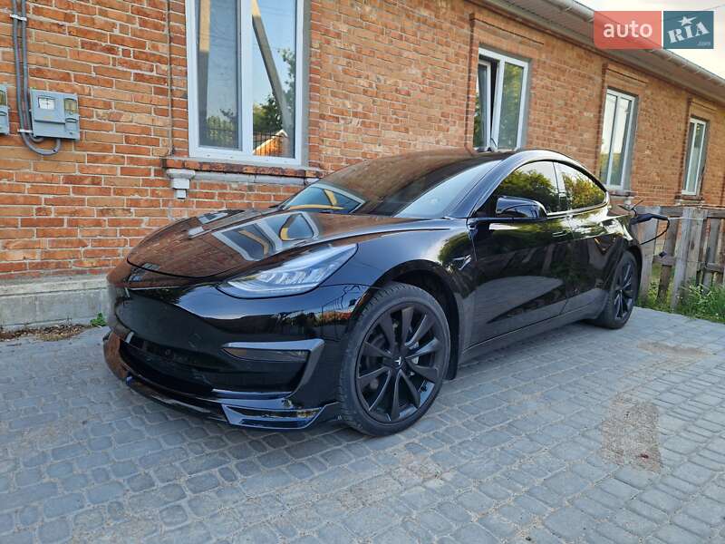 Седан Tesla Model 3 2018 в Первомайске