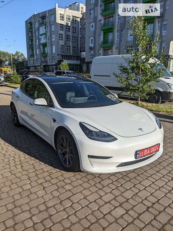 Седан Tesla Model 3 2021 в Червонограде