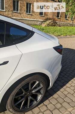 Седан Tesla Model 3 2021 в Червонограде