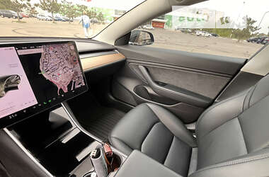 Седан Tesla Model 3 2019 в 