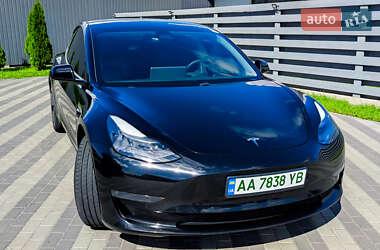 Седан Tesla Model 3 2021 в 