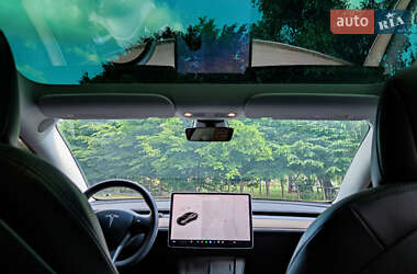 Седан Tesla Model 3 2021 в 