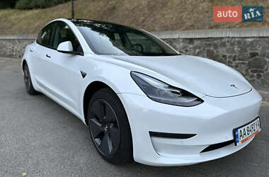 Седан Tesla Model 3 2022 в 