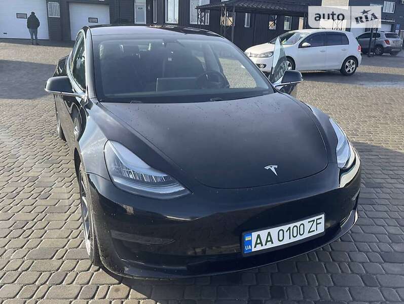 Седан Tesla Model 3 2019 в Львові