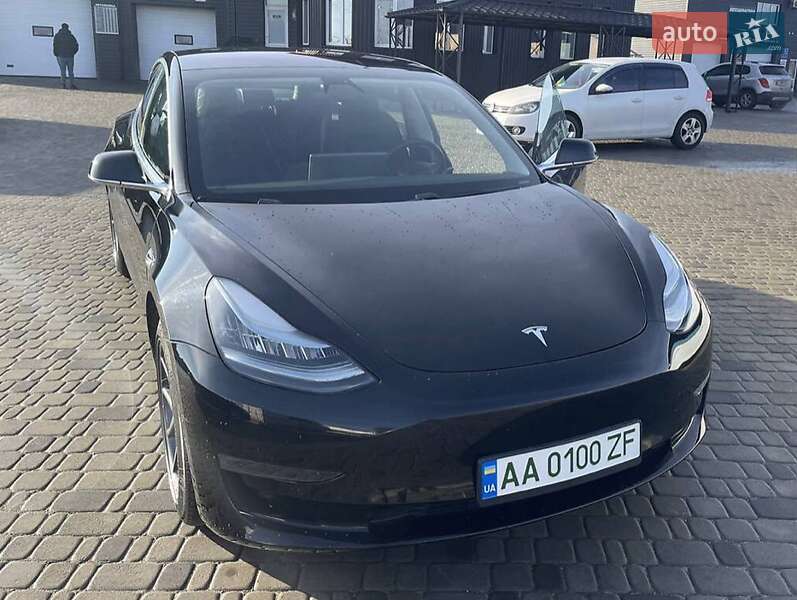 Седан Tesla Model 3 2019 в Львове