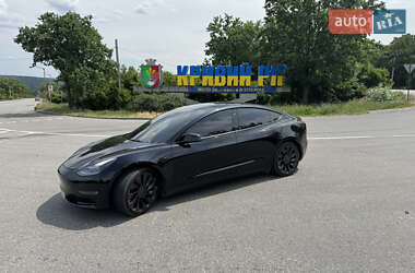 Седан Tesla Model 3 2022 в 