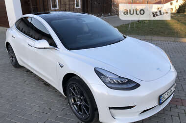 Седан Tesla Model 3 2019 в Золочеві