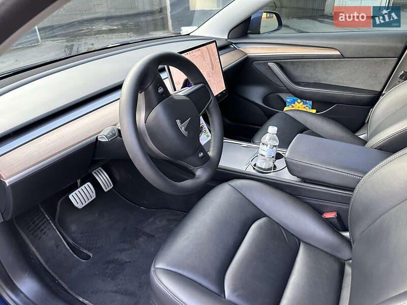Седан Tesla Model 3 2021 в Виннице