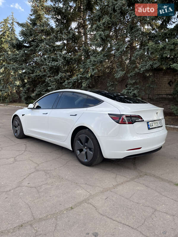 Седан Tesla Model 3 2023 в Києві