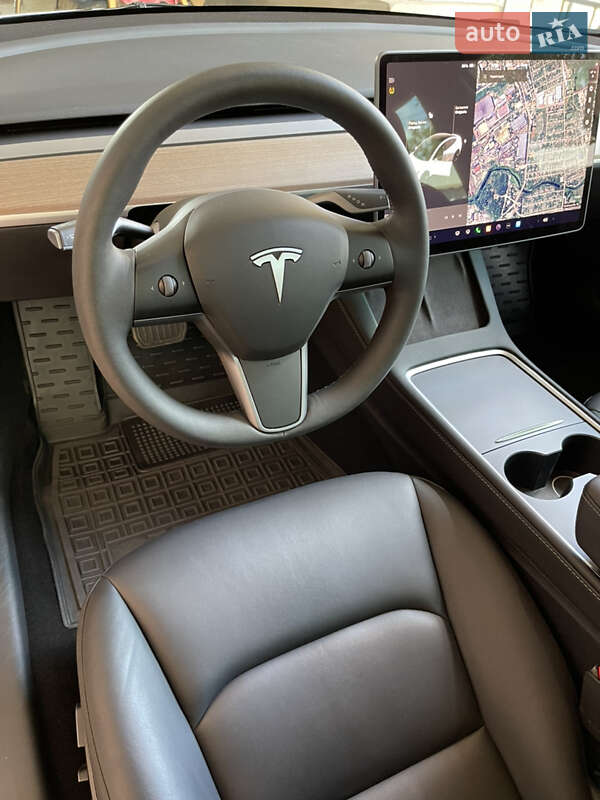 Седан Tesla Model 3 2023 в Києві