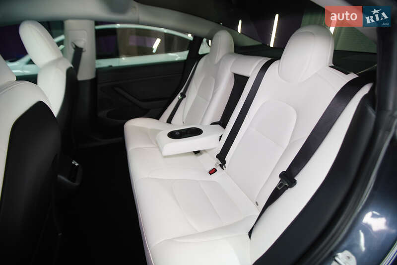 Седан Tesla Model 3 2021 в Полтаві