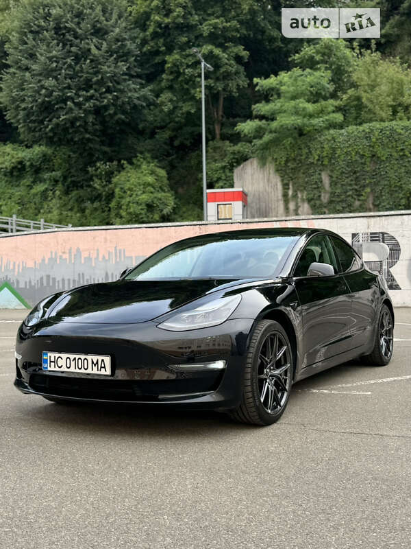 Tesla Model 3 2021