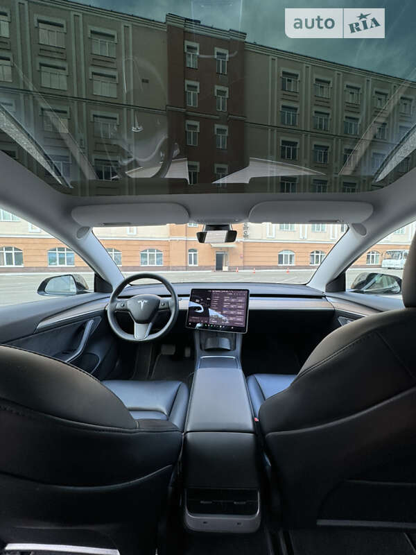 Седан Tesla Model 3 2021 в Києві